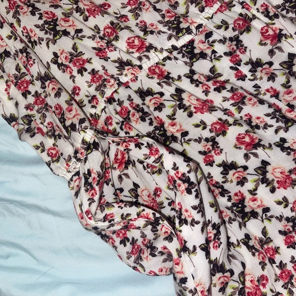 Billabong Floral Romper with Pockets - Picture 4 of 4